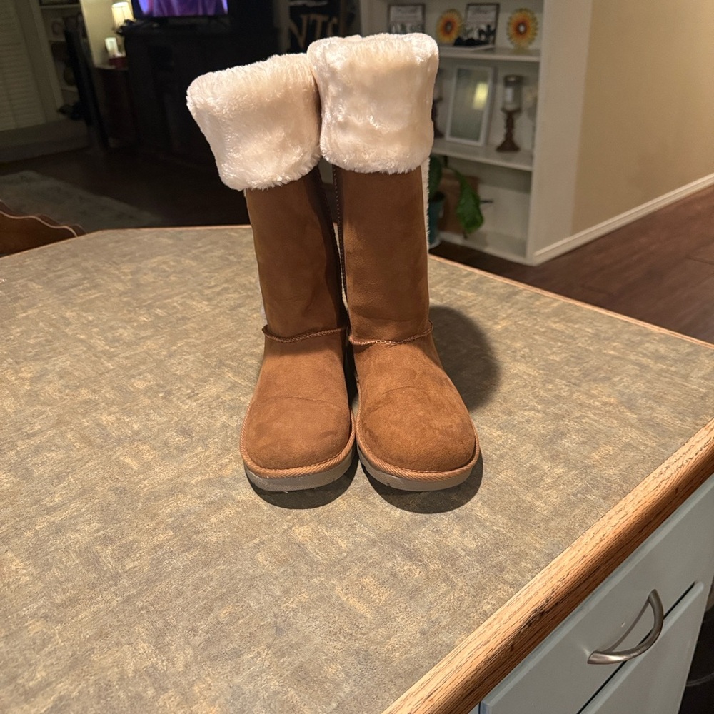 Arizona Jean Company Tan Fur-Trimmed Winter Boots